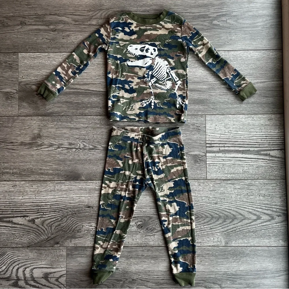 Member’s Mark Boy’s Favorite Pajamas Camo Dinosaur 2 Piece Long Sleeve Pants 2T